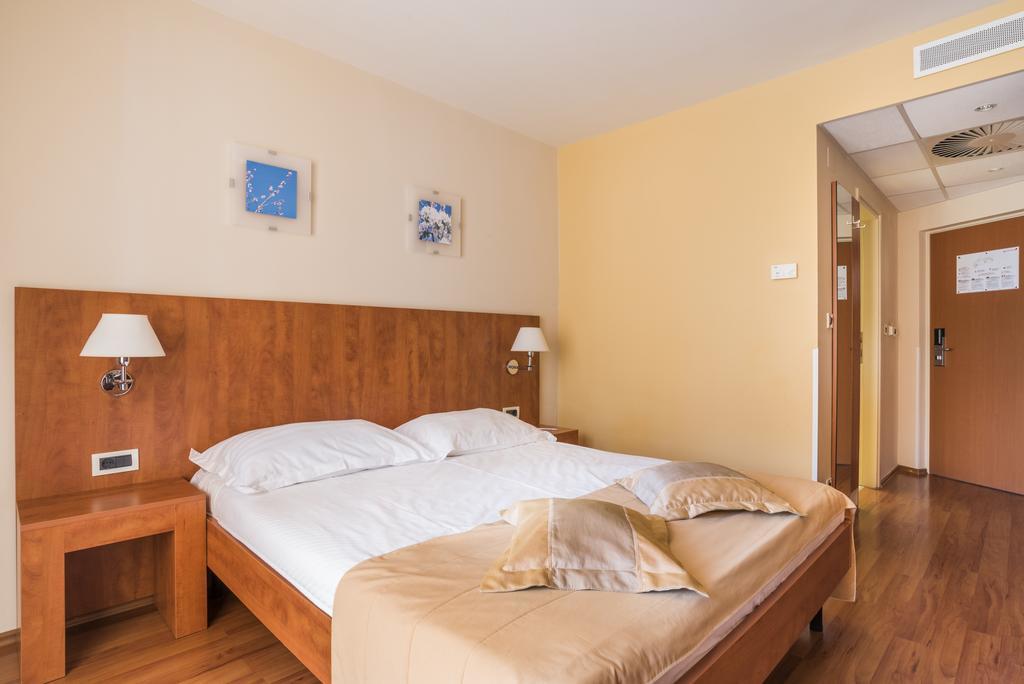 Hotel Umag Plava Laguna Esterno foto