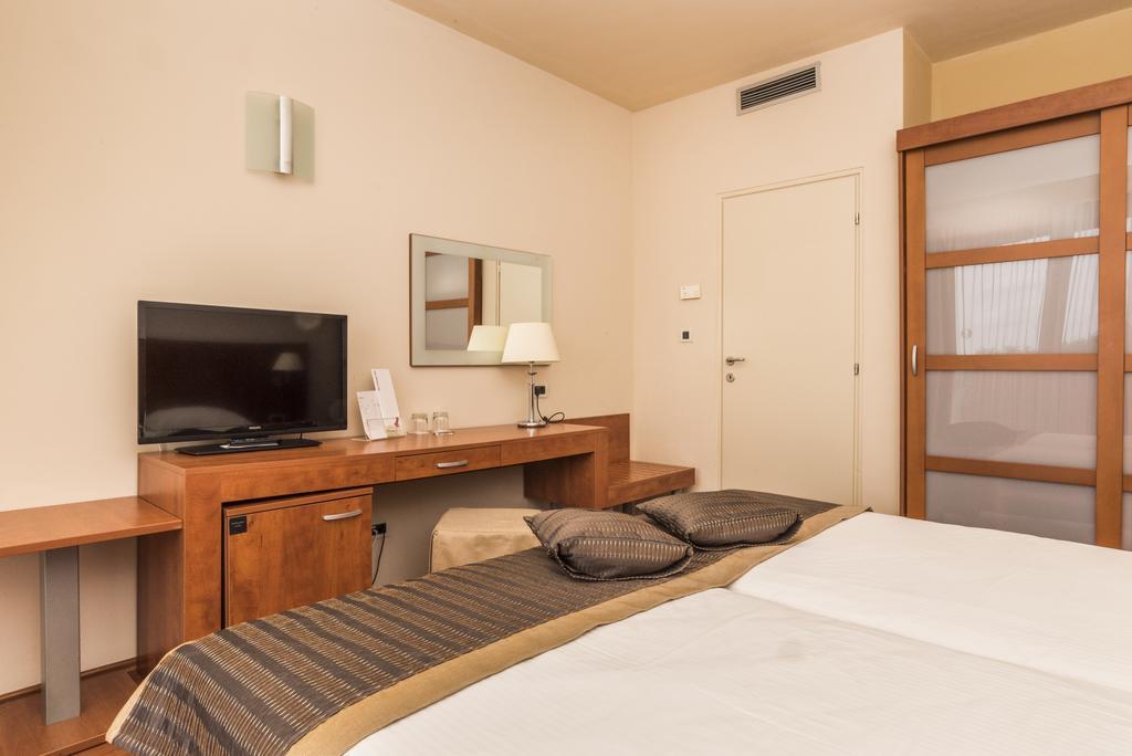 Hotel Umag Plava Laguna Esterno foto